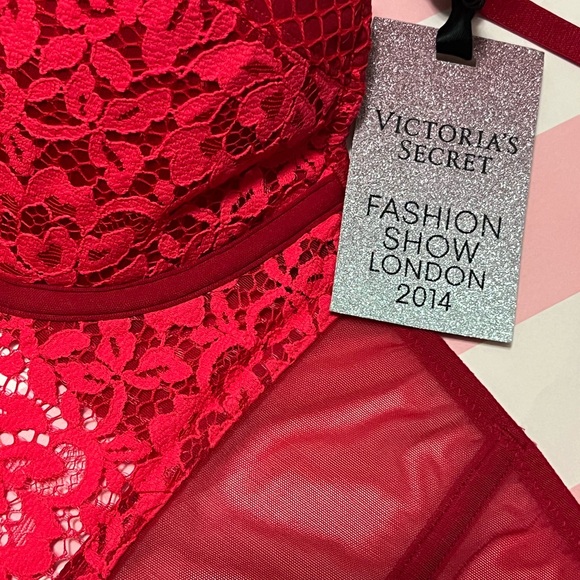 EXCLUSIVE RARE Victoria’s Secret 2014 London Fashion Show Longline  CHRISTMAS - Picture 2 of 6